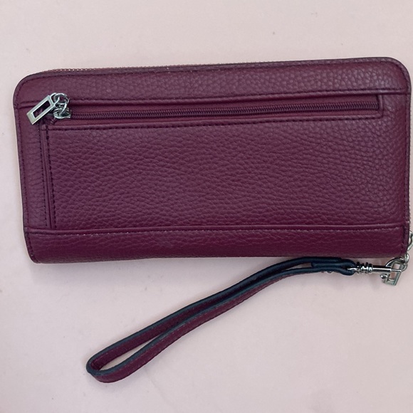 Guess Women’s Burgundy Wristlet Pocket Purse Multi-Pocket and Card Holder - Picture 4 of 6